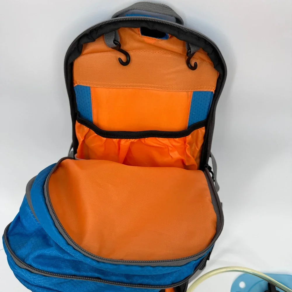 Reebok Hydration Backpack Unisex Large Blue Grey Hiking Trail Running 2L Bladder